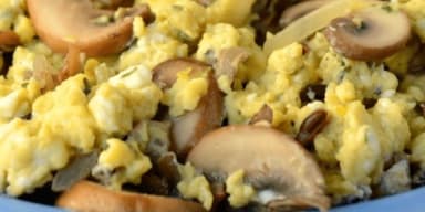 Huevos con Champiñones