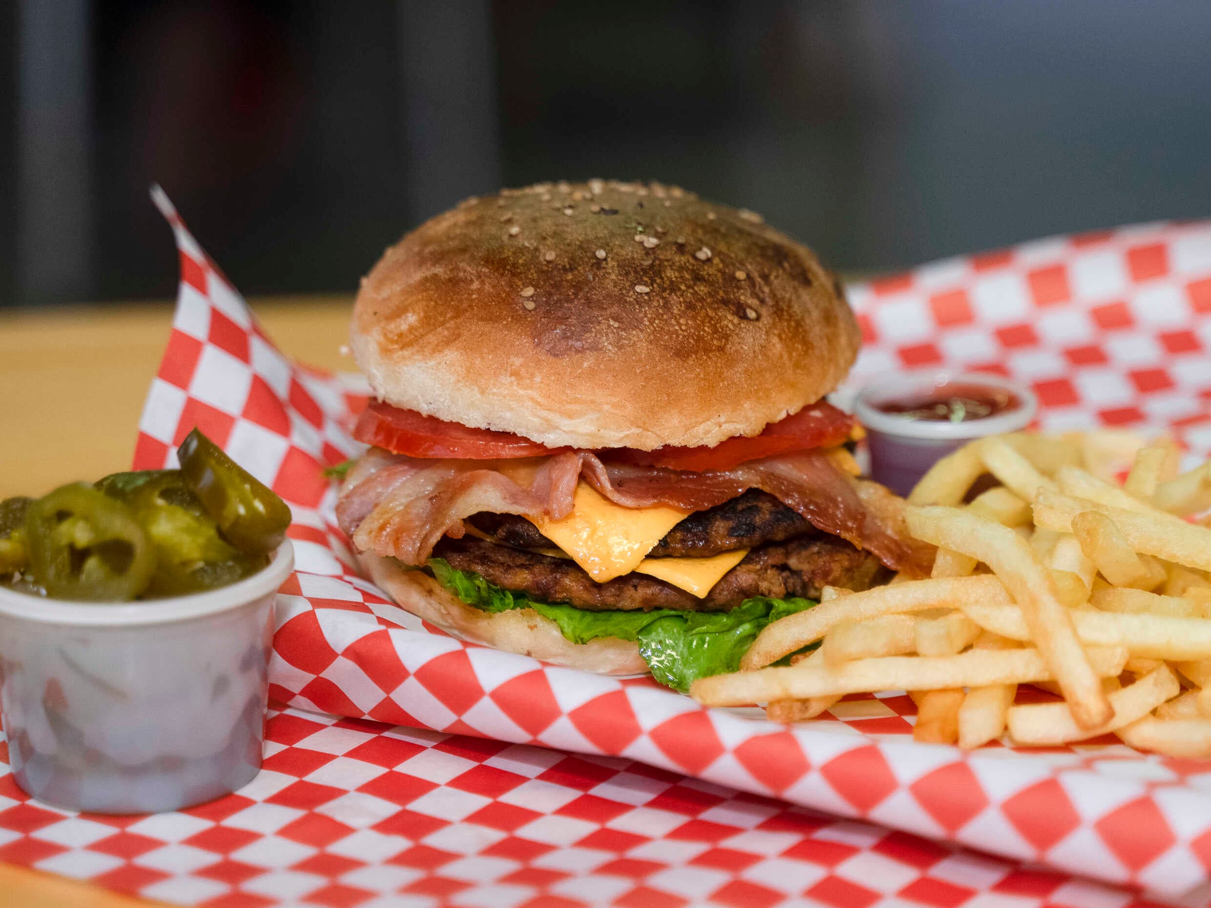 Hamburguesa Doble con Papas
