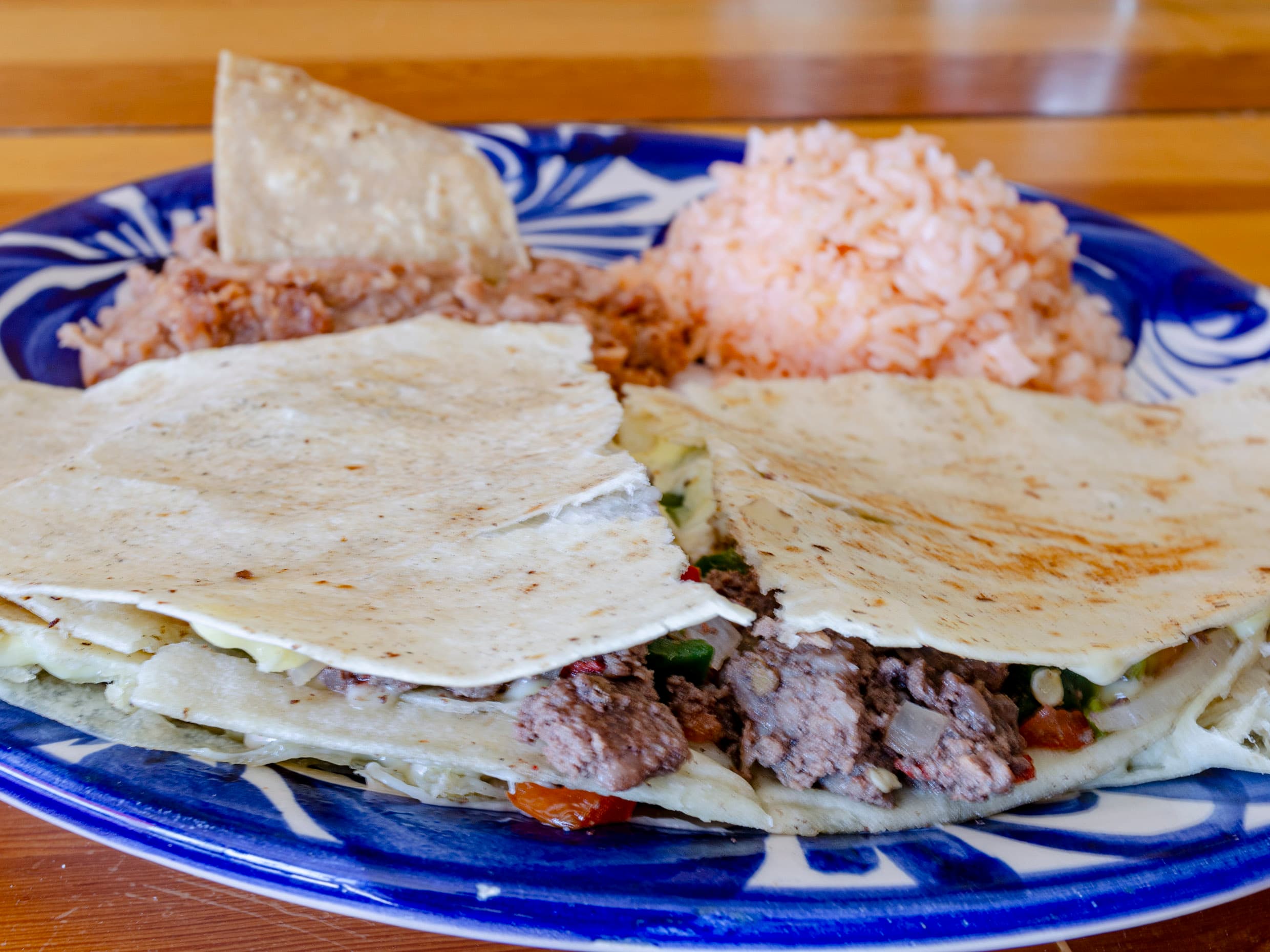 QUESADILLA CON BISTEC ENTERA