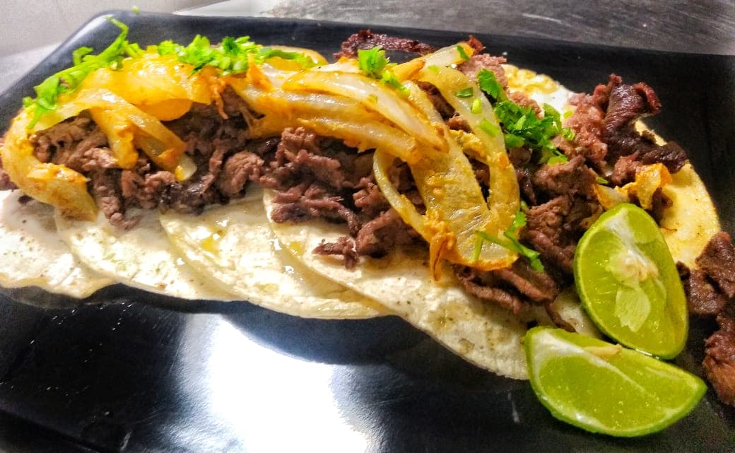 Tacos de carne asada