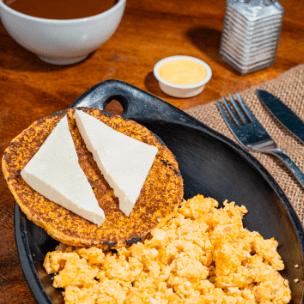 Desayunito de la Abuela con Arepa de Chócolo