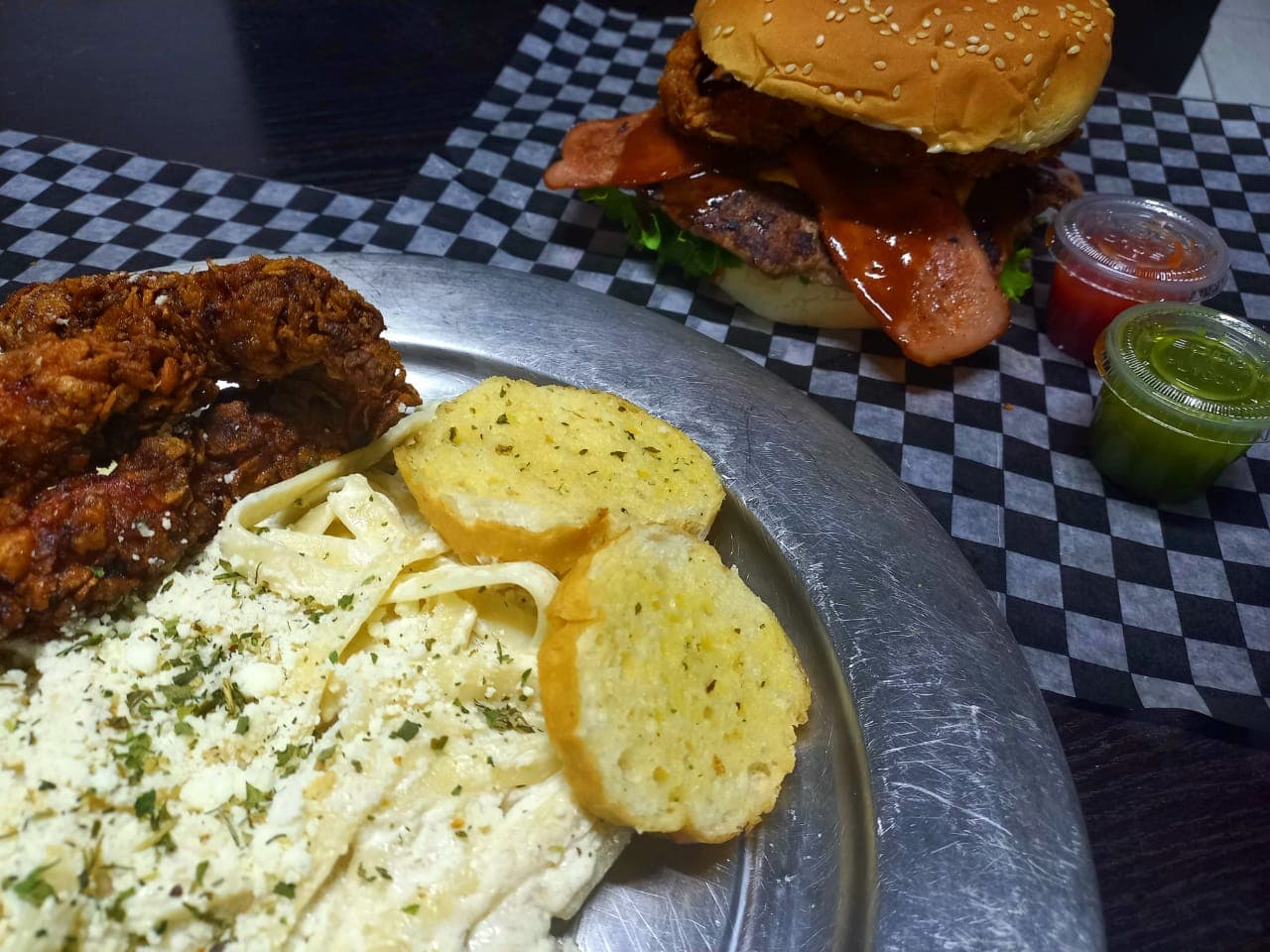 Combo Pasta & Hamburguesa Especial