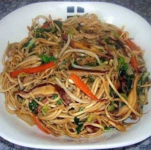 Tazón de Chow Mein Vegetariano