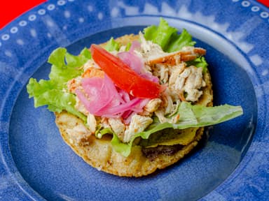 Panuchos de pollo.