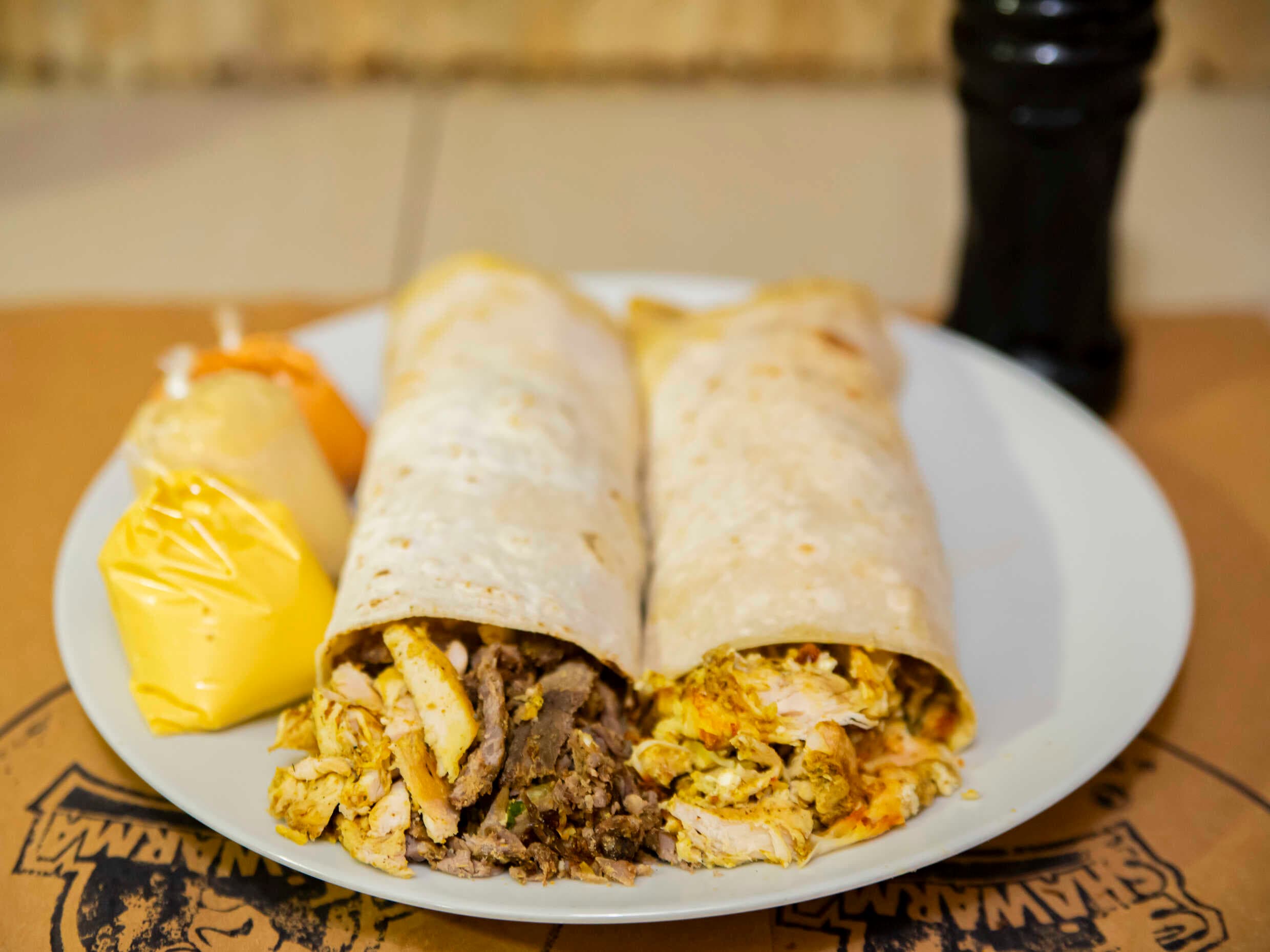 2 Shawarmas de Pollo y Mixto con Bebida de 300 ml