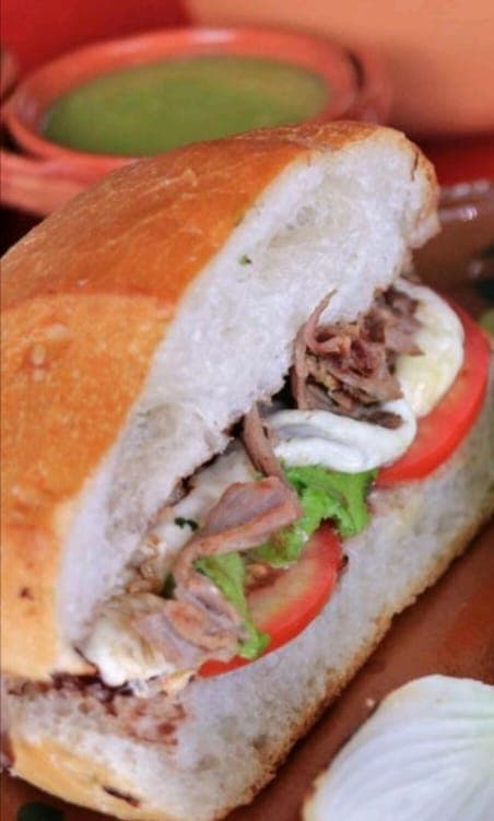 TORTA SUIZA (BISTEC DE RES Y QUESO PARRILLA)
