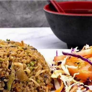 Arroz Yakimeshi Vegetariano con Sopa Miso