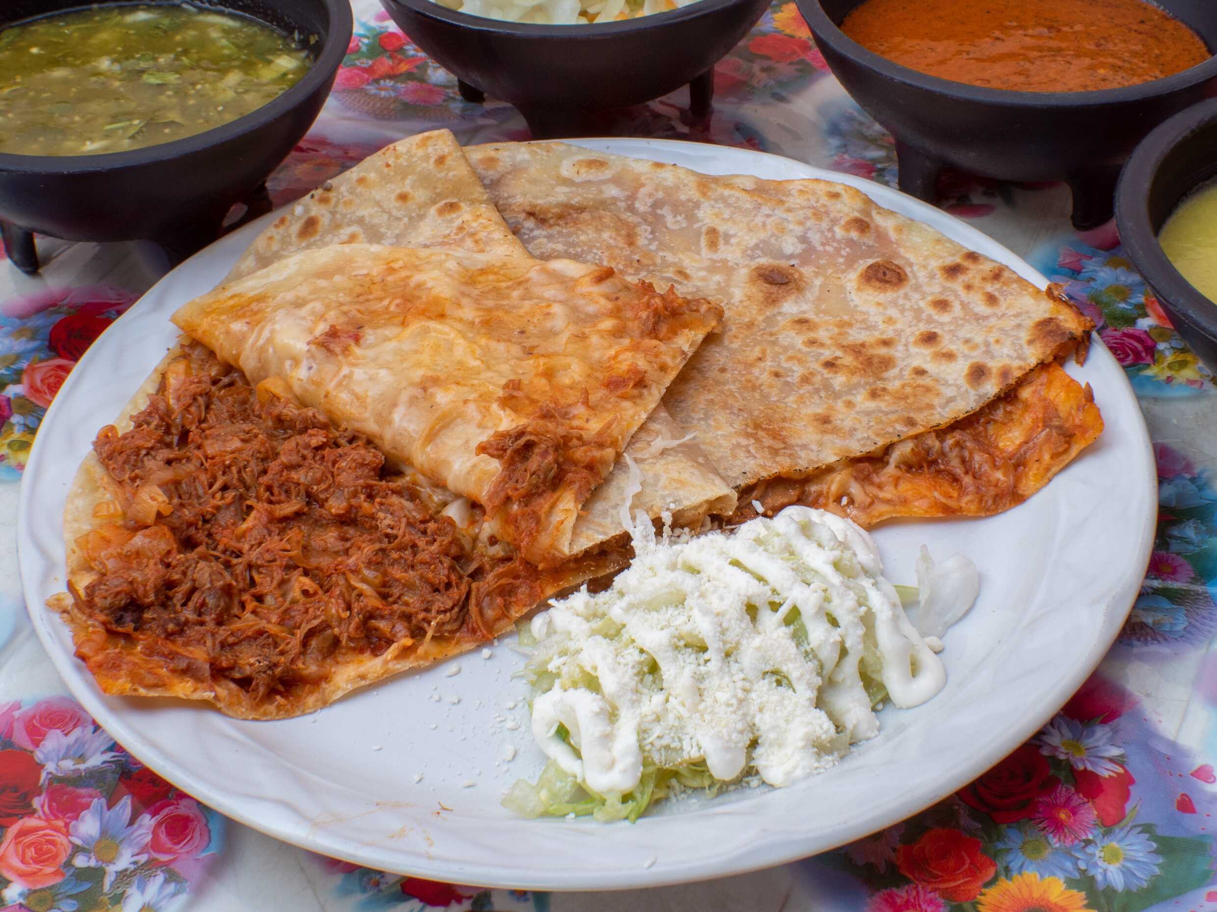 Mega quesadilla de harina