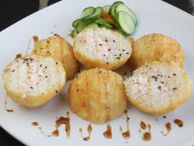 SUSHI BOLAS