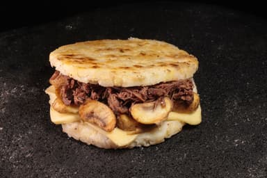 Arepa Carne Champiñón