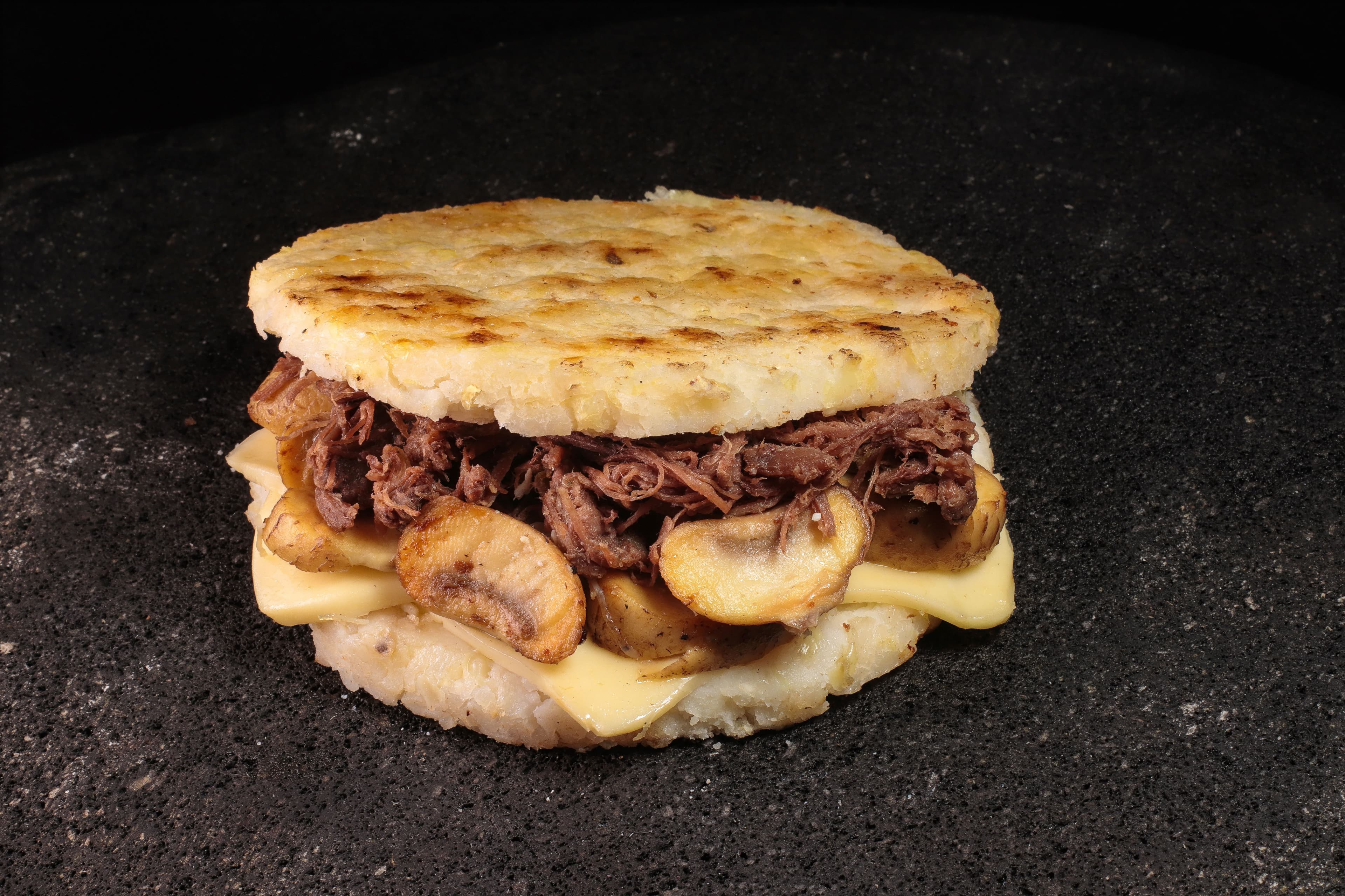 Arepa Carne Champiñón