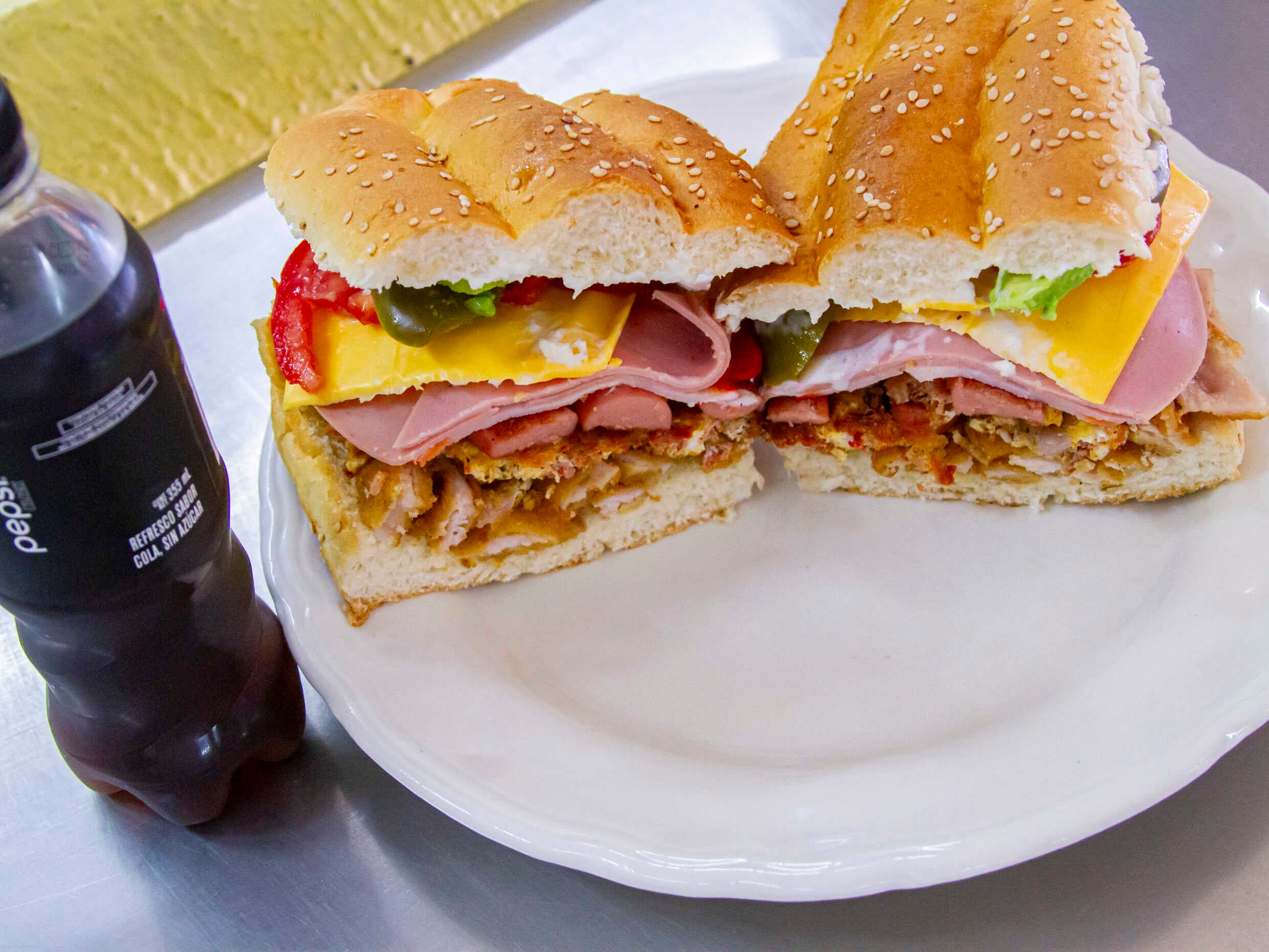 Combo-Torta Gigante Bomba + 1 PEPSI de 350m