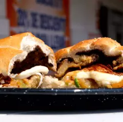 Milanesa de pollo con queso