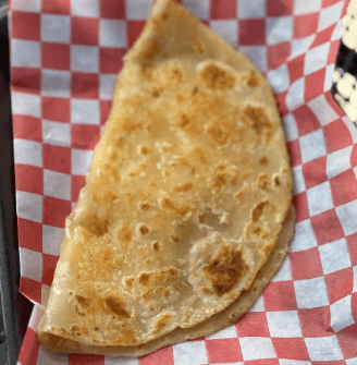 Quesadilla con Carne Asada y Refresco