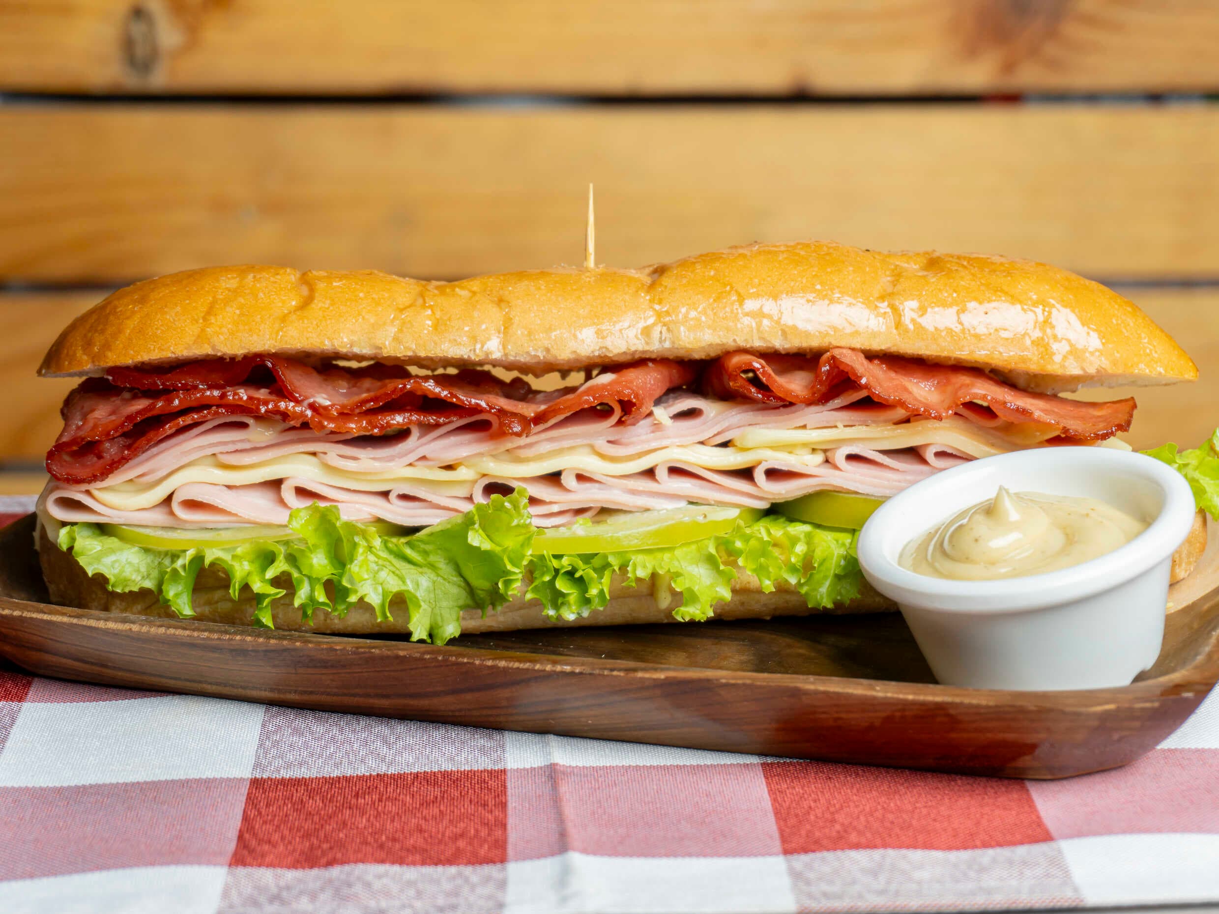 Sándwich Especial Tocineta