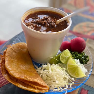 Jugo Mediano de Birria + Soda