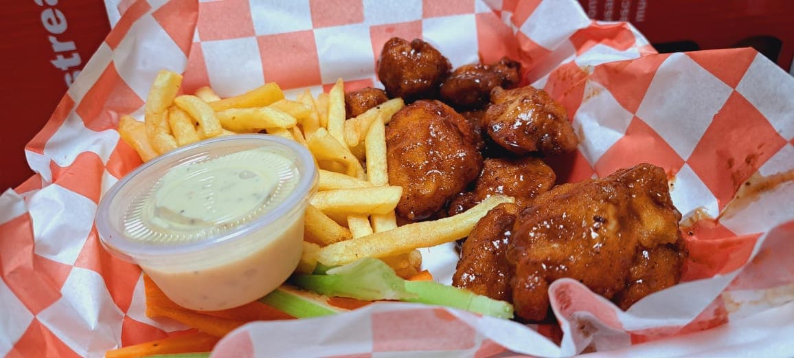 Paquete 1 de Boneless con Papas a la Francesa