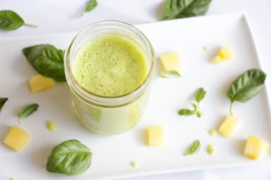 Agua de Piña con Albahaca