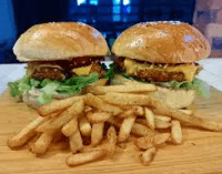 Hamburguesa 2 Tortas de Carne mas Papas