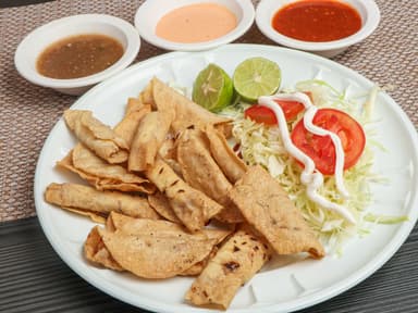 Taquitos Queso