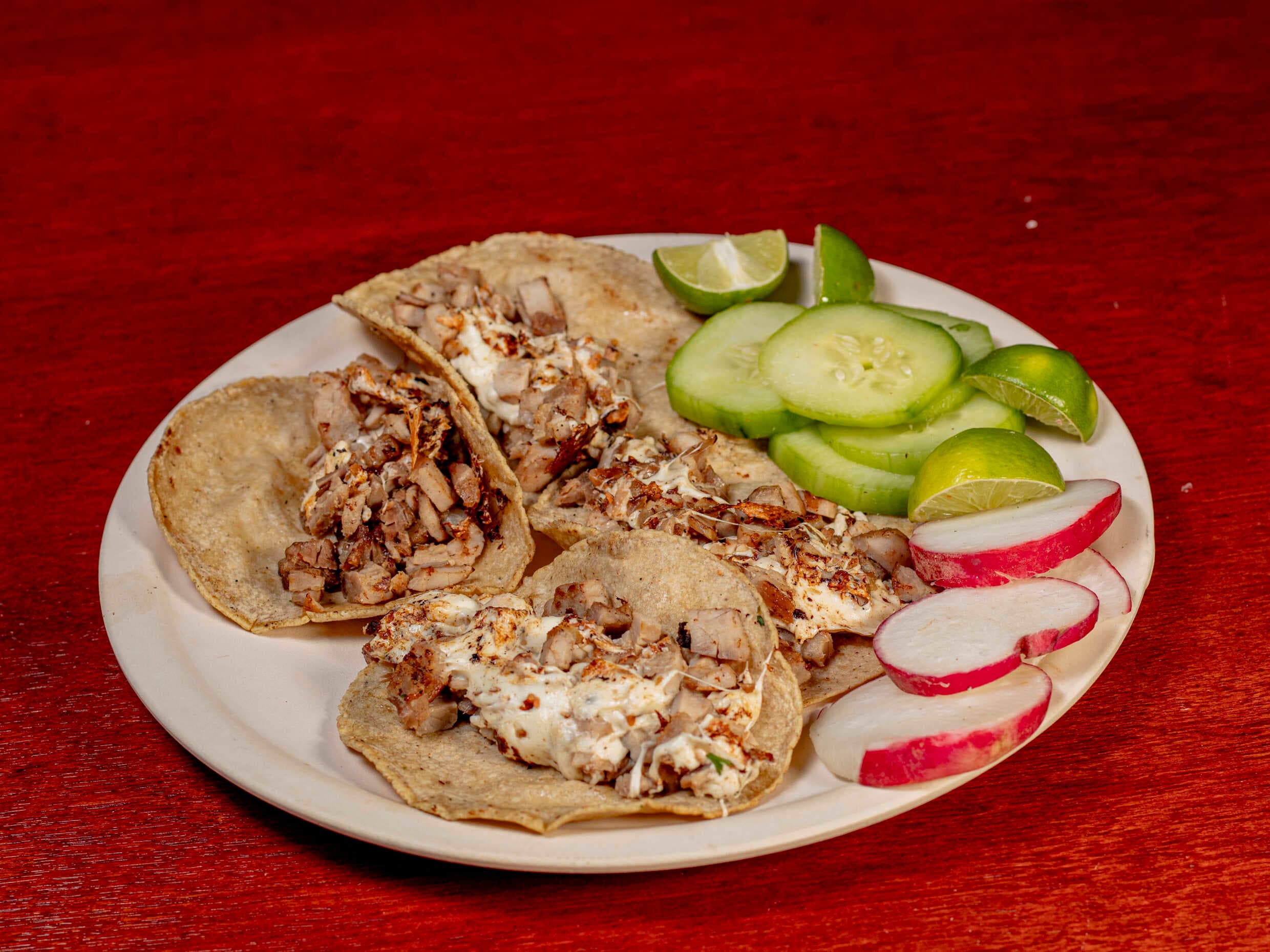Orden de 4 tacos de bistec con queso