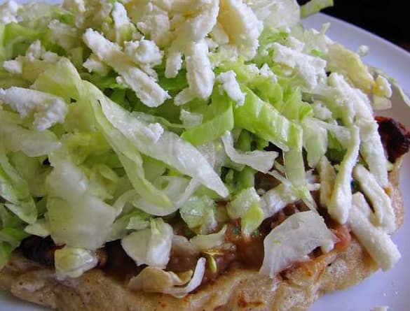Sope con Carnitas