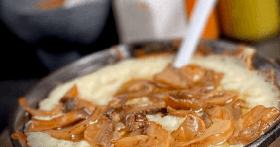 Queso Fundido con Champiñones