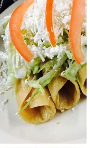 Tacos Dorados con Pollo