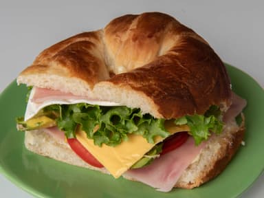 Cuernito de Jamón y Philadelphia