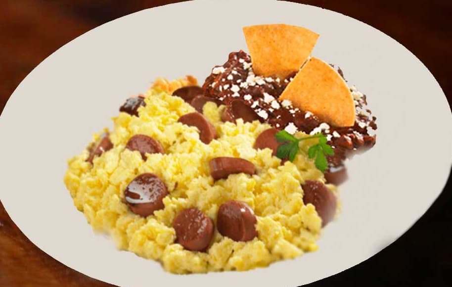 Huevos con salchicha