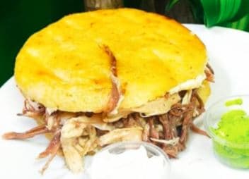 2 Arepas + 2 Bebidas
