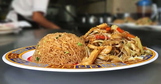 Menú Tallarín con Pollo en Trozo más Chaufa