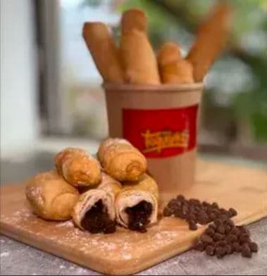 Mini tequeños de chocolate