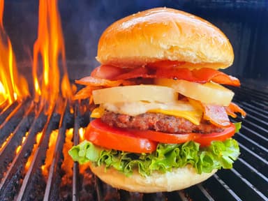 Hamburguesa Hawaiana con papas francesa