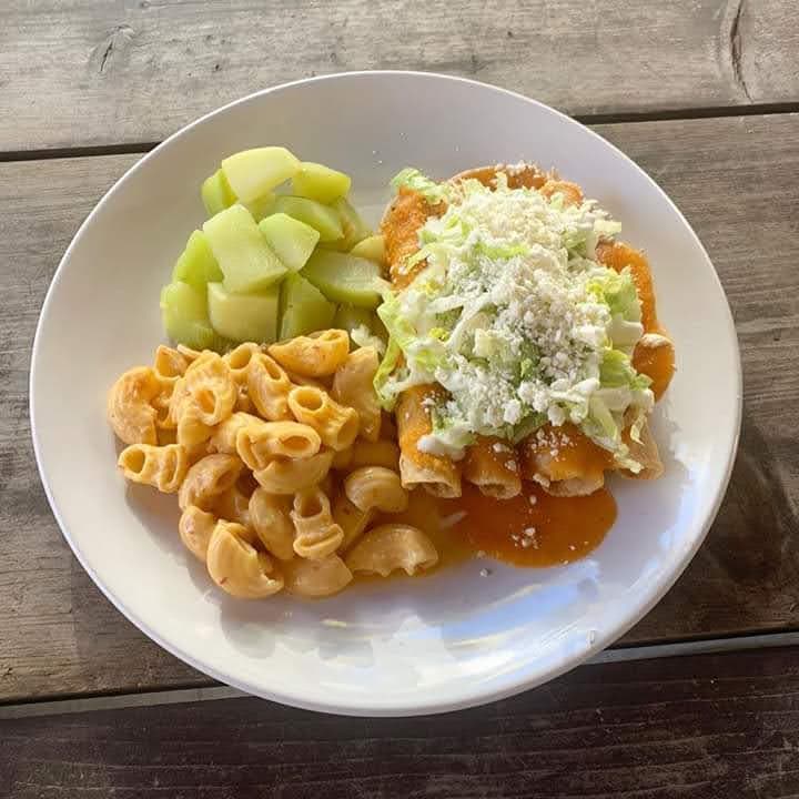 Tacos Dorados con Consomé de Pollo