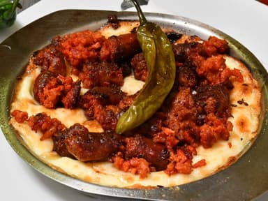 Queso Fundido con Chorizo