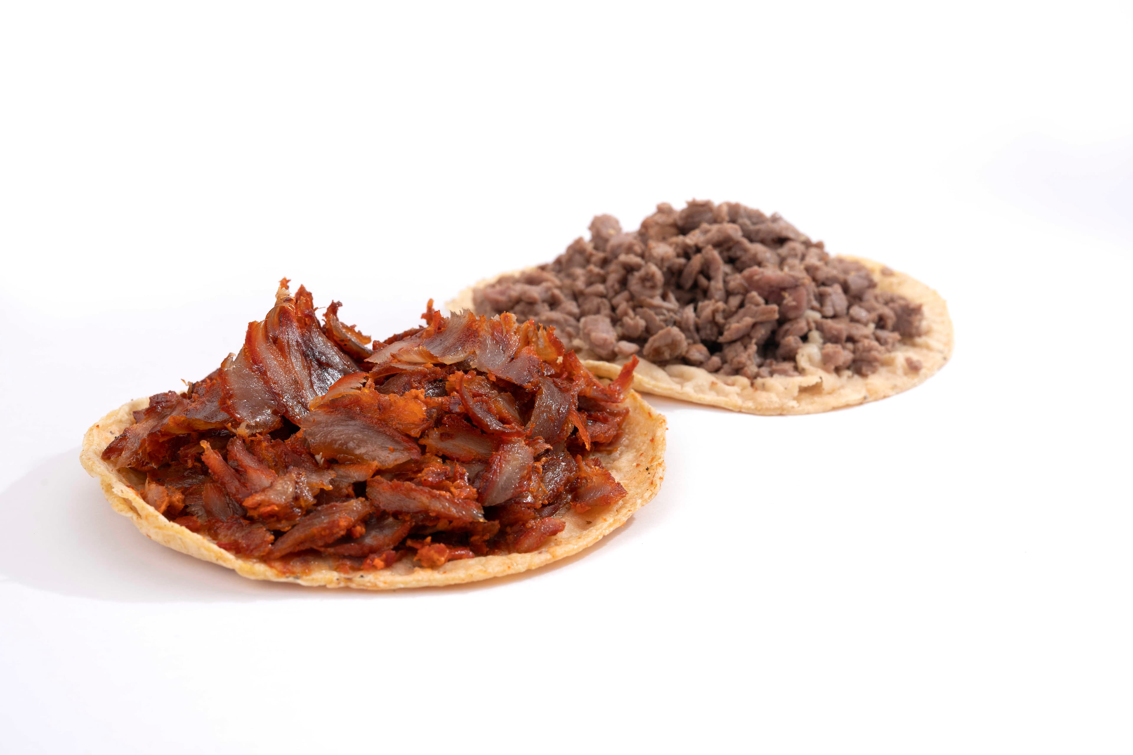 Taco de Chorizo con Bistec, Chicharrón y Salsa