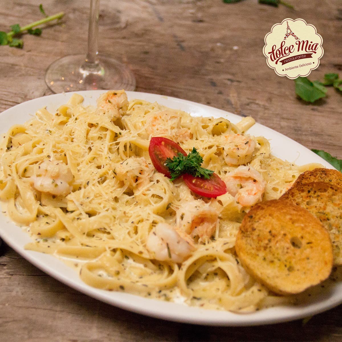 Fetuccini Alfredo Pollo