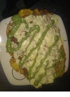 Patacón Pollo y Chicharrón