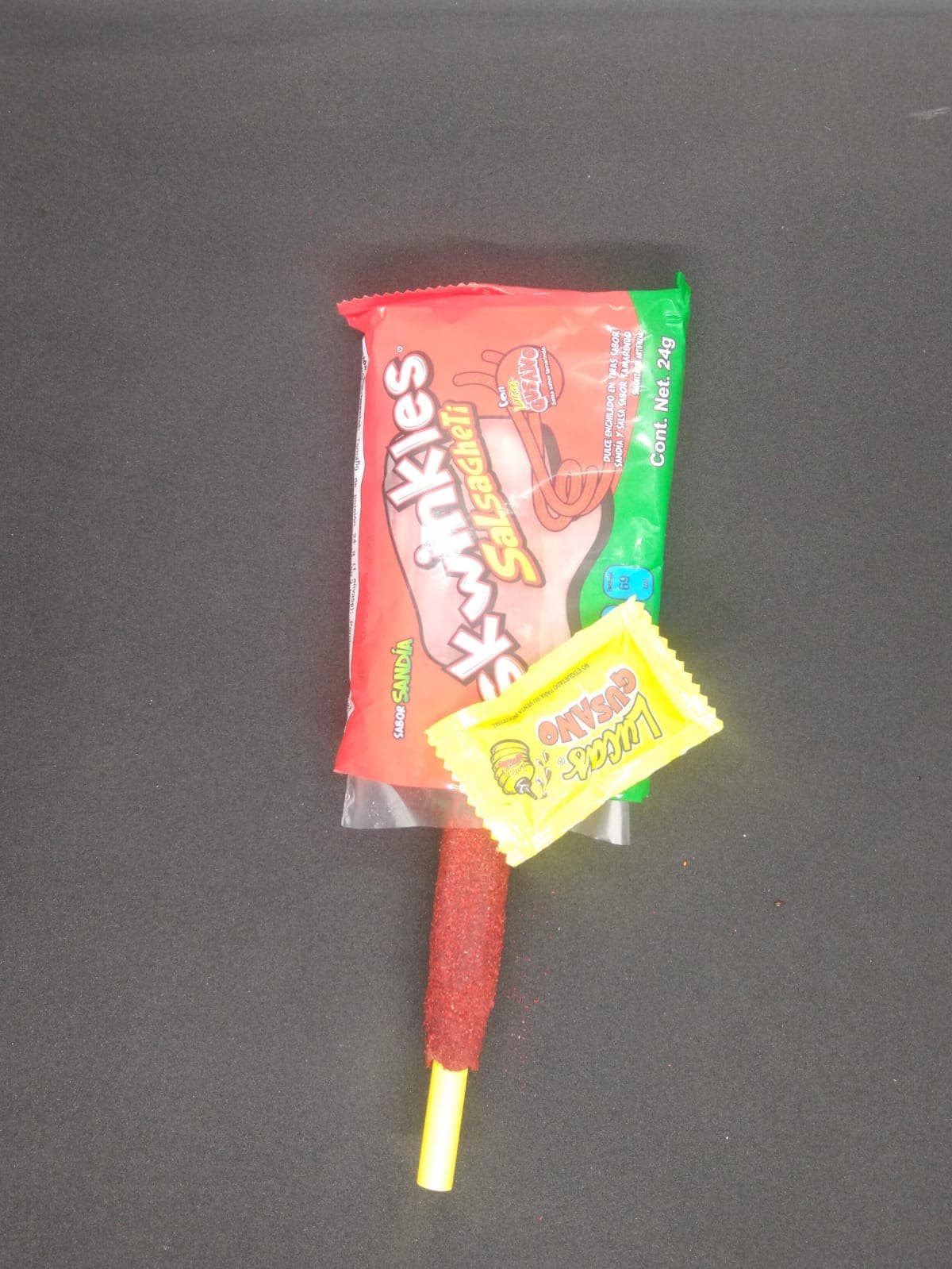 Paleta de Skwinckes Sabor Sandía con Banderilla