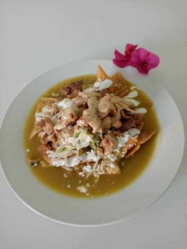Chilaquiles con Bistec+Coca-Cola+Gelatina🍽️