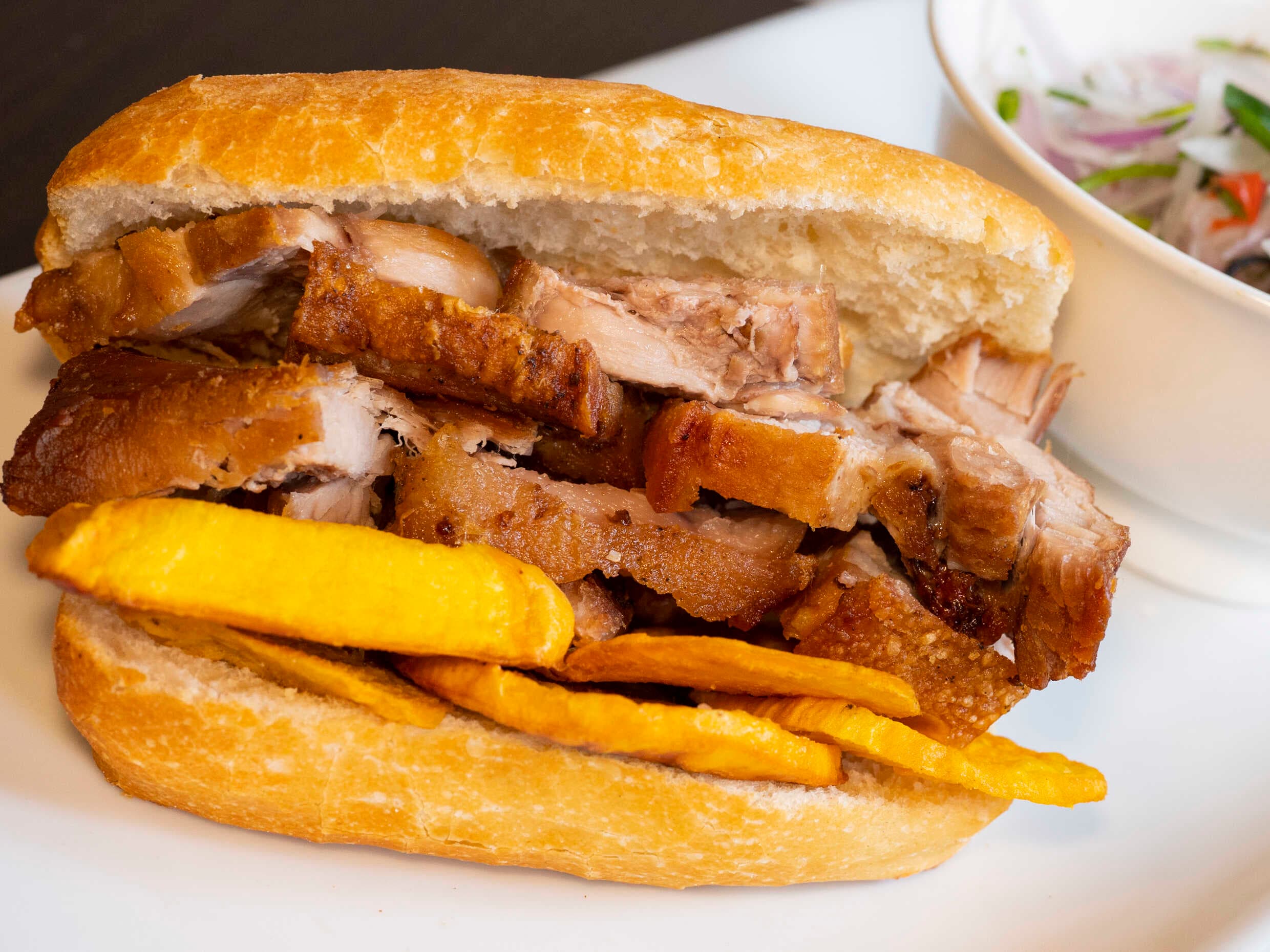 PAN CON CHICHARRON JUNIOR