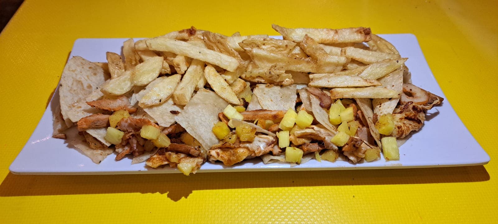Gringa Pastor con Queso y Piña