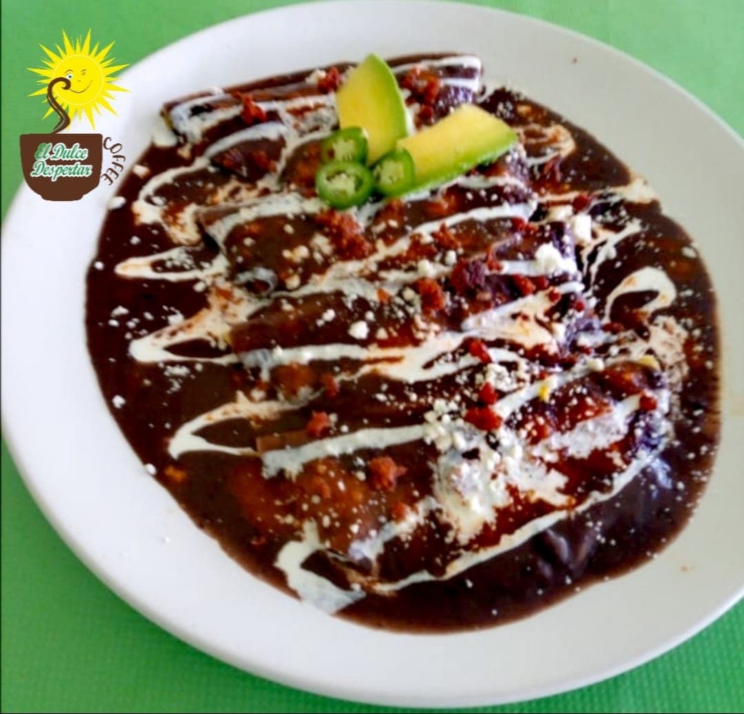 Enfrijoladas de Huevo con Longaniza