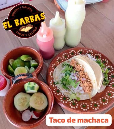 3 Tacos de Machaca + Agua de 1 Litro