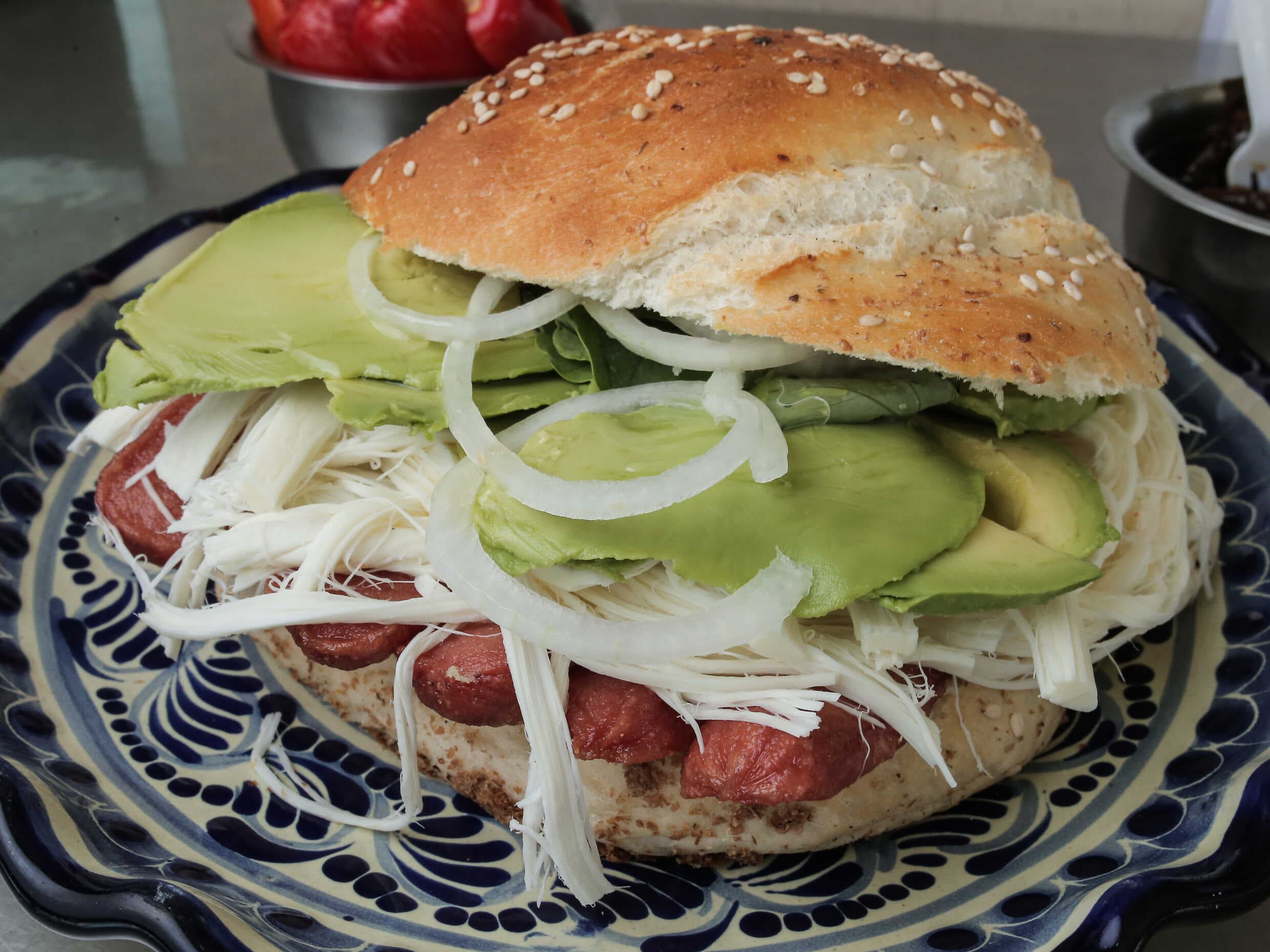 Cemita de Salchicha