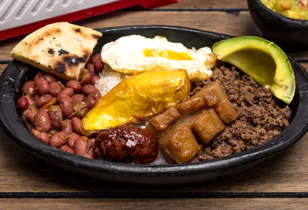 Bandeja Paisa + Bebida