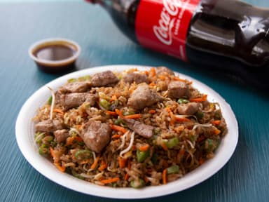 Chow fan de cerdo + coca 1.5 (para 3 o 4 personas)