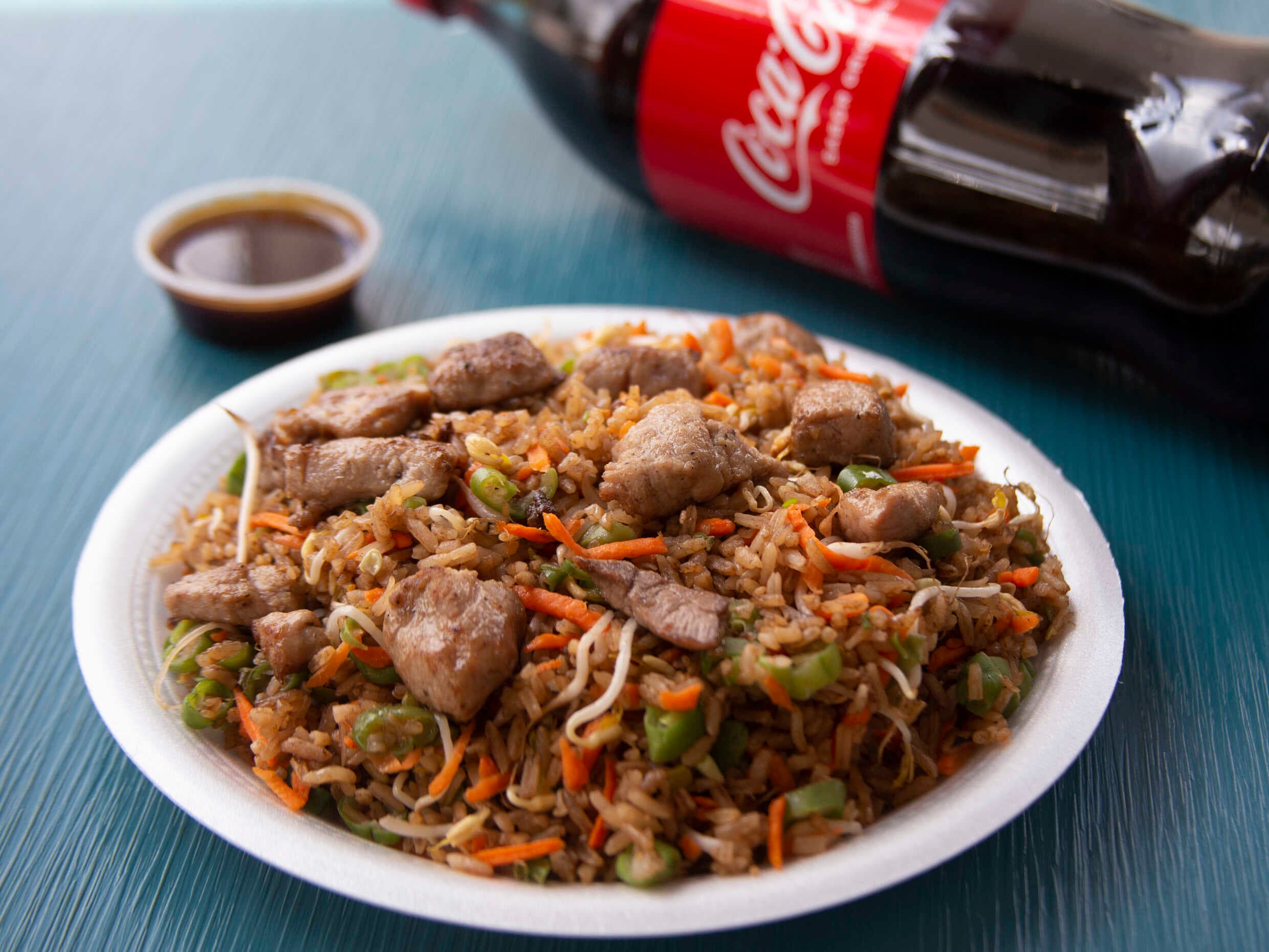 Chow fan de cerdo + coca 1.5 (para 3 o 4 personas)