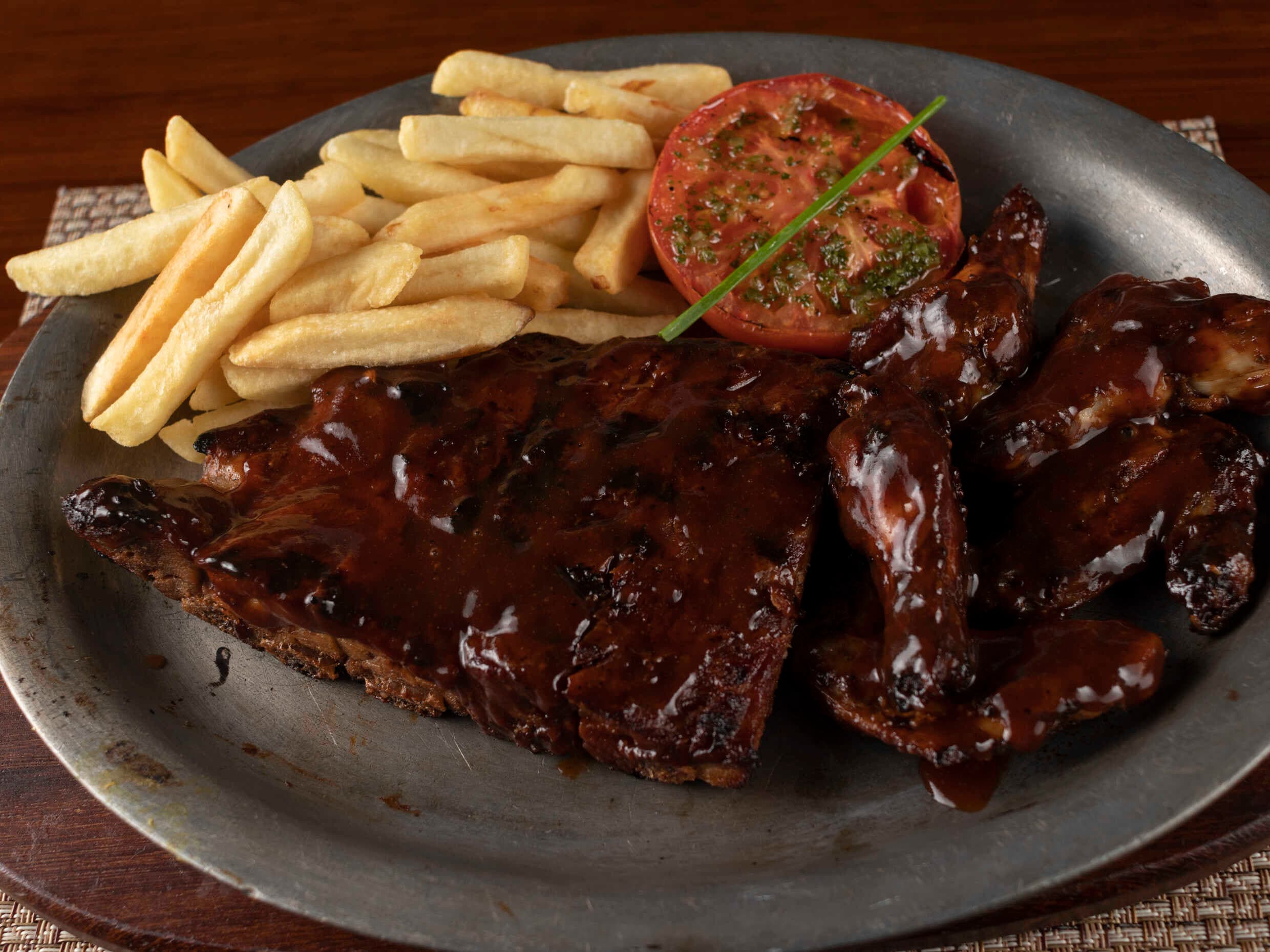Costillas y Alitas BBQ
